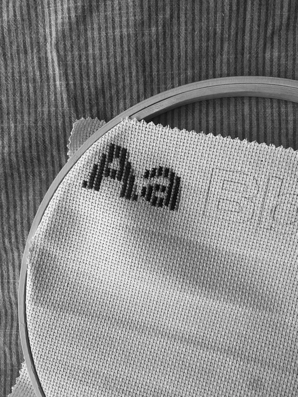 Broderie « Aa » sur un tambour