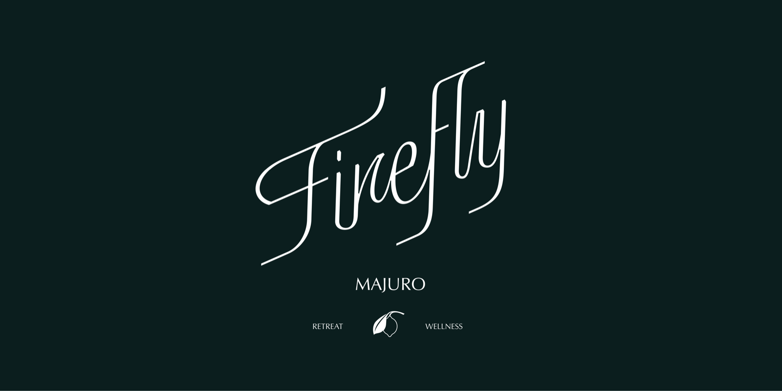 Lettrage script Firefly en blanc sur fond vert sombre, port d’attache Majuro